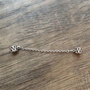 Pandora chain to keep it locked